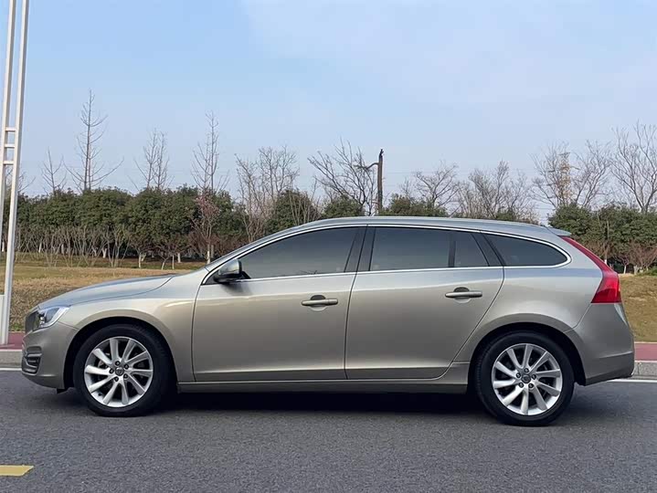 Volvo V60 2015 T 5 — фото 11