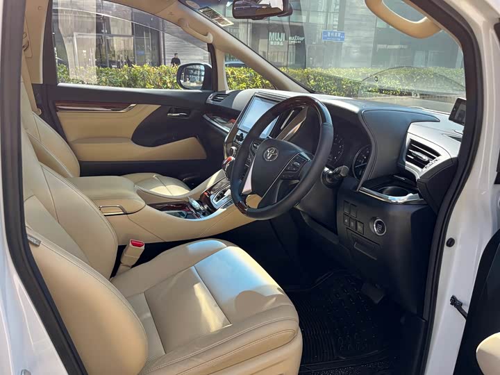 Toyota Alphard — фото 7
