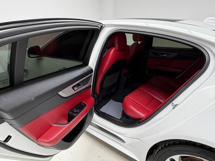Jaguar XEL 2020 2.0 T 200 PS R-DYNAMIC S — фото 10