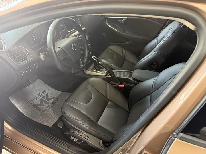 Volvo V40 2016 T 3 — фото 4