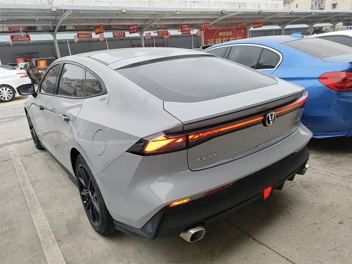 Changan UNI-V 2022 1.5 T Premium — фото 21