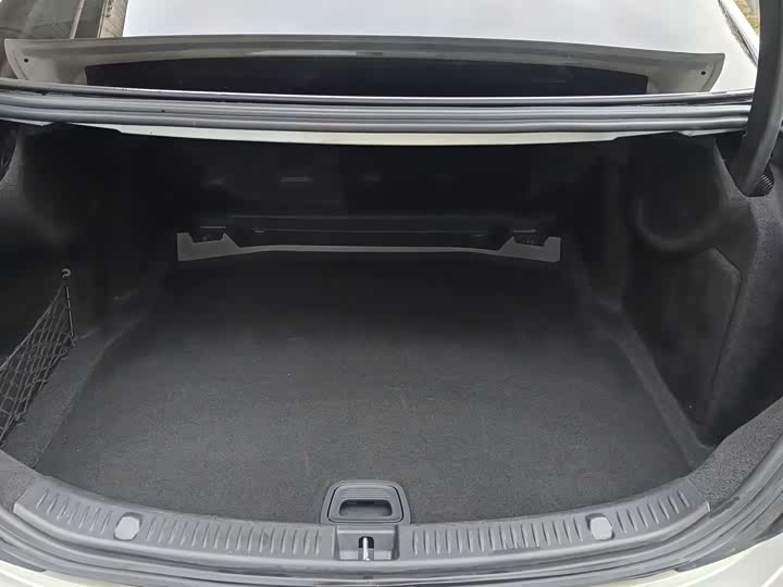 Mercedes-Benz E-Class 2018 E 300 L — фото 17