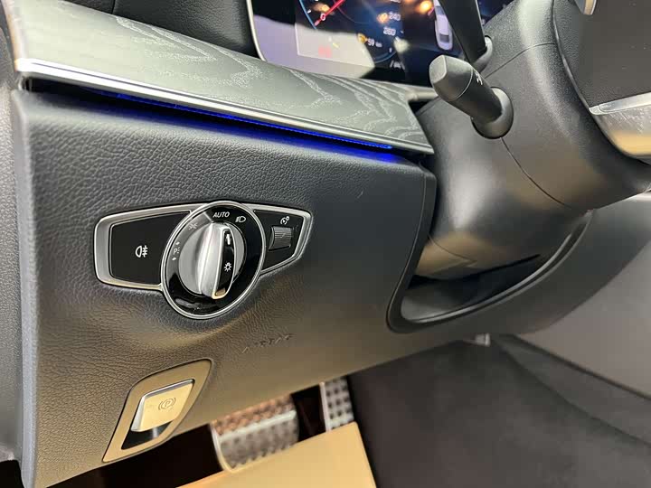 Mercedes-Benz CLS 2021 CLS 300 Luxury — фото 4