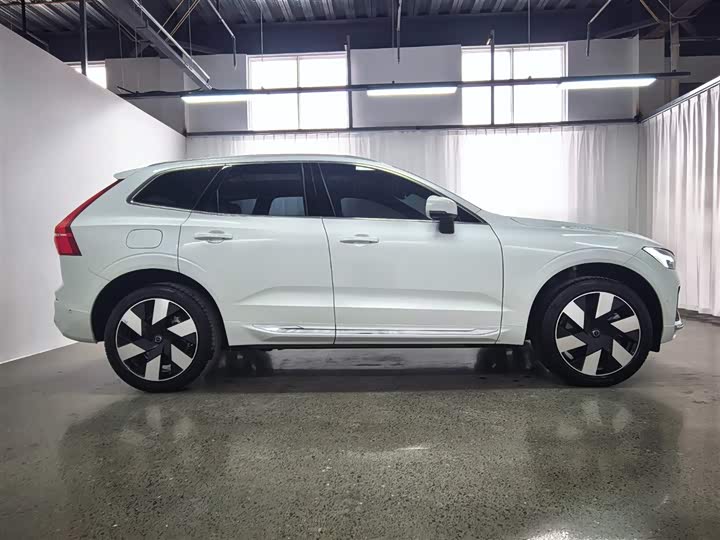 Volvo XC60 Hybrid 2025 Hybrid 4 WD — фото 9