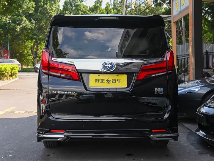 Toyota Alphard — фото 5