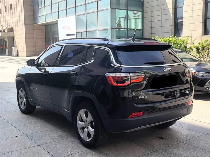Jeep Compass — фото 4