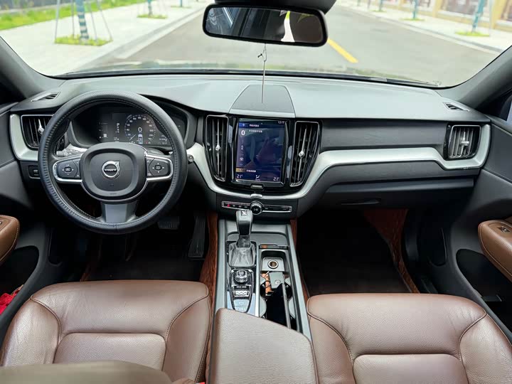 Volvo XC60 2021 T 5 4 WD — фото 9