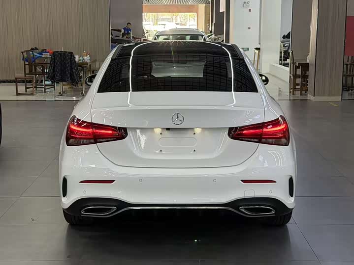 Mercedes-Benz A-Class 2019 A 180 L — фото 4