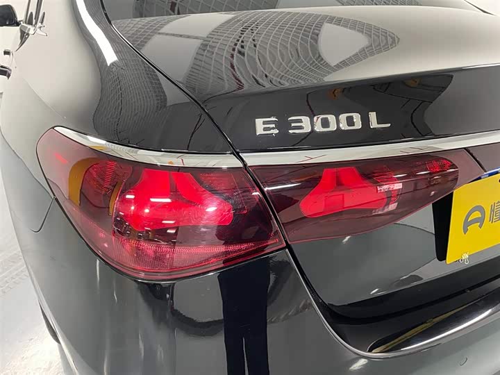 Mercedes-Benz E-Class 2024 E 300 L Luxury — фото 17