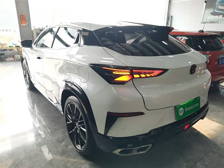 Changan UNI-T 2023 1.5 T Premium — фото 5