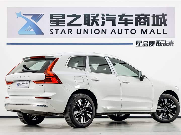 Volvo XC60 2026 B 5 4 WD — фото 6
