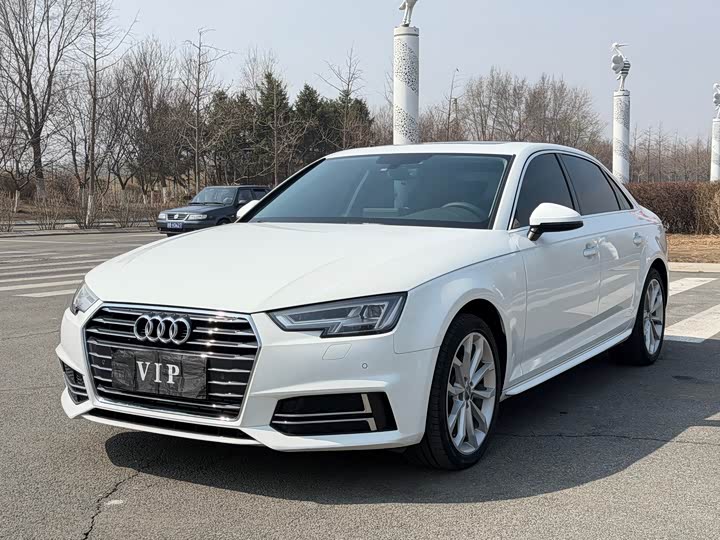 Audi A4L 2018 30 40 TFSI — фото 1