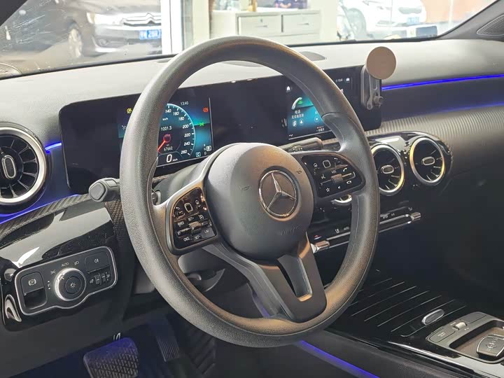 Mercedes-Benz A-Class 2020 A 180 L — фото 9
