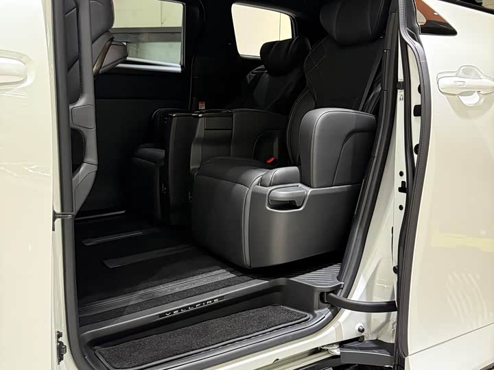 Toyota Vellfire — фото 5