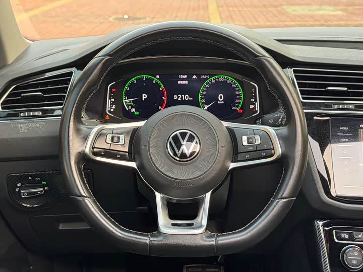 Volkswagen Tiguan L — фото 22