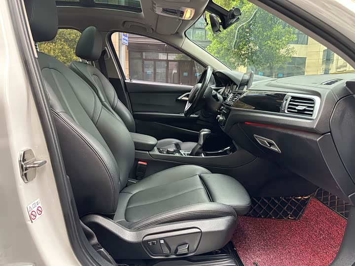 BMW 1-Series 2018 118i Sport — фото 11