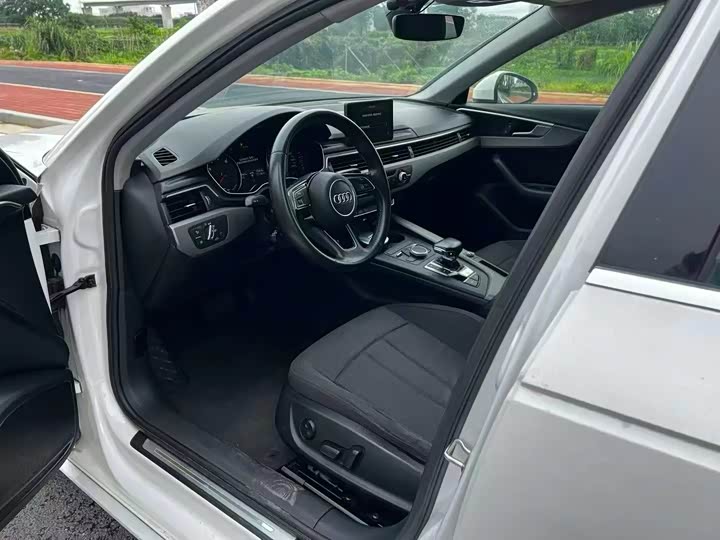 Audi A4L 30 40 TFSI базовая — фото 4