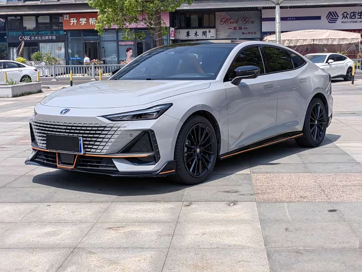 Changan UNI-V 2023 1.5 T — фото 1