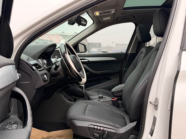 BMW X1 2018 s Drive 18 Li — фото 11