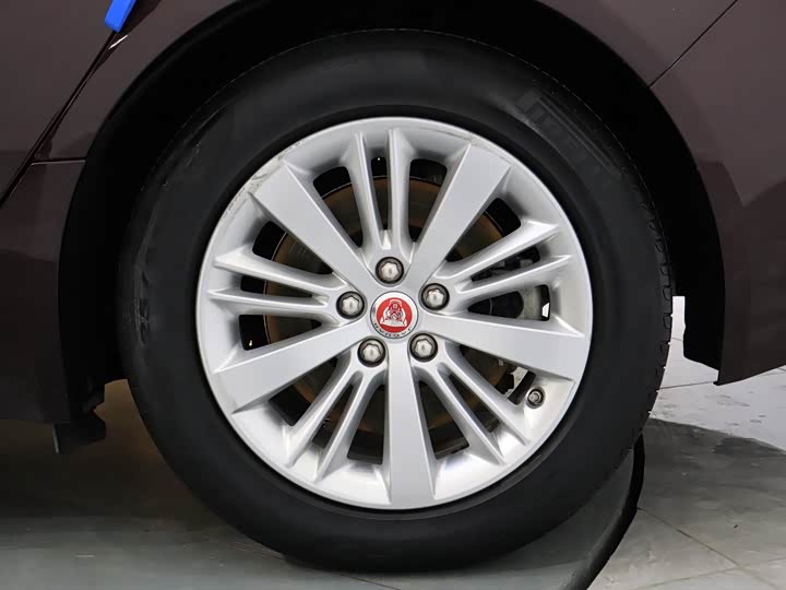 Jaguar XFL 2017 XFL 2.0 T 240 PS — фото 13