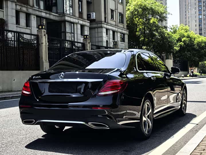 Mercedes-Benz E-Class 2019 E 300 L — фото 4