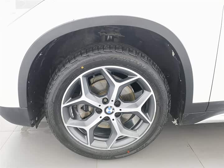 BMW X1 2018 s Drive 18 Li — фото 17