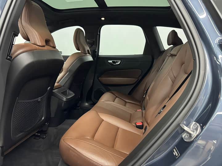Volvo XC60 2023 B 5 4 WD — фото 6