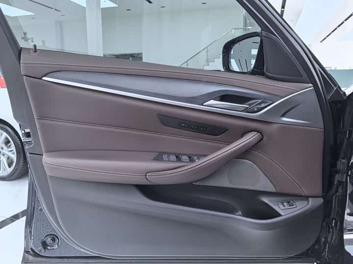 BMW 5-Series 2023 530 Li Leading M — фото 9
