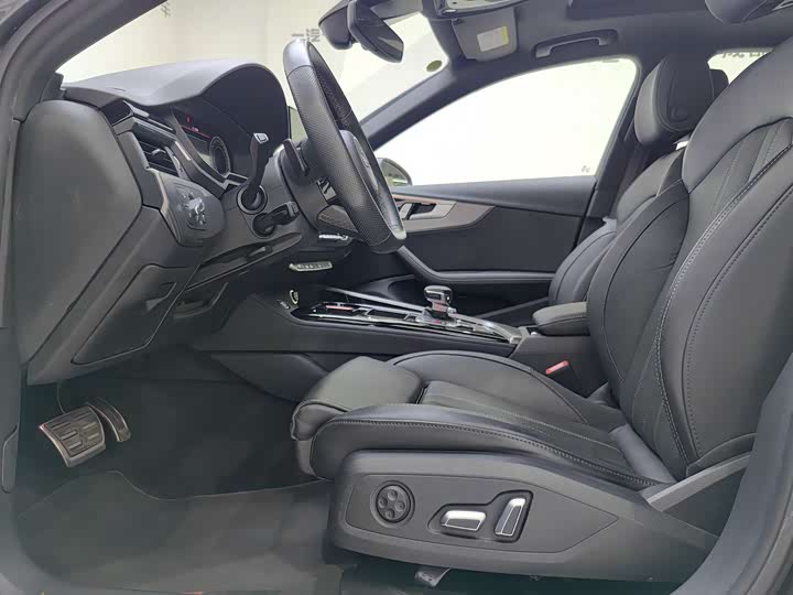 Audi A4L 2024 40 TFSI quattro RS — фото 11