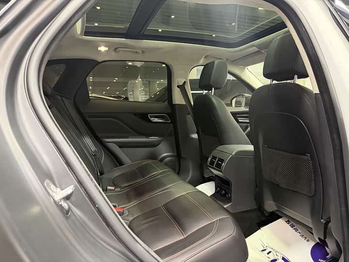 Jaguar F-PACE 2019 2.0 T 2 WD — фото 24