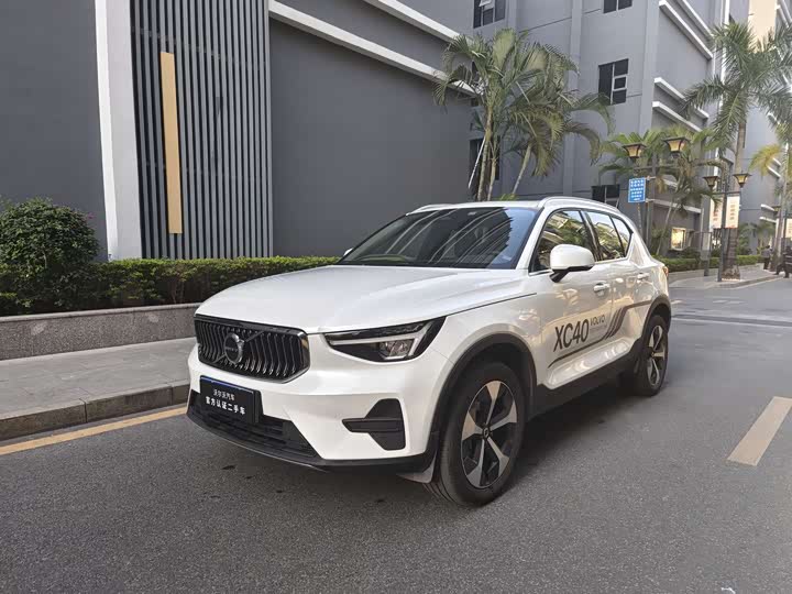 Volvo XC40 2025 B 4 WD