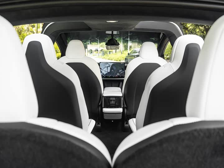 Tesla Model 2023 Plaid — фото 18