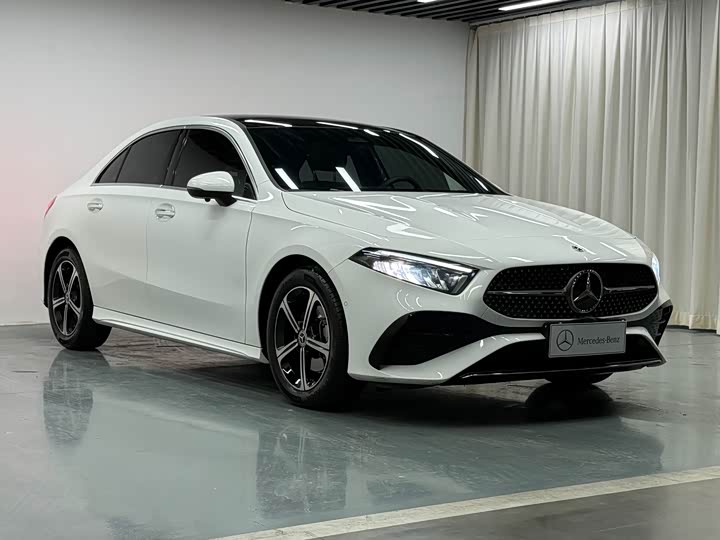 Mercedes-Benz A-Class 2024 A 200 L — фото 2