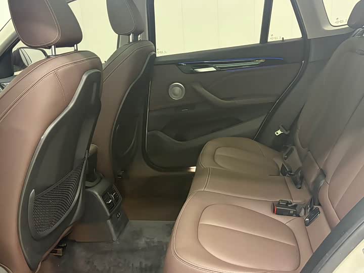 BMW X1 sDrive20Li премиум — фото 16