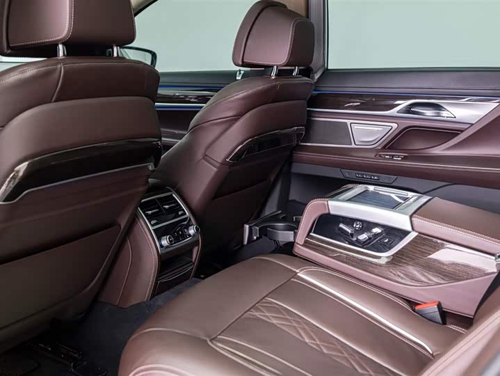 BMW 7-Series 2021 730 Li — фото 7
