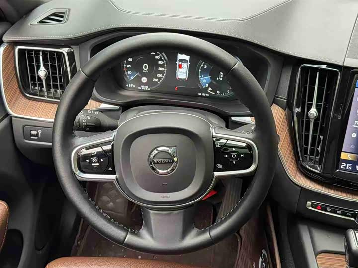 Volvo XC60 2021 T 5 4 WD — фото 6