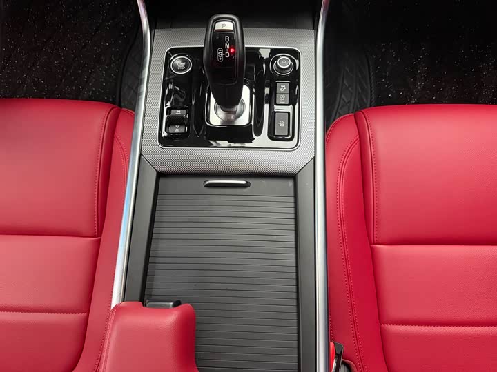 Jaguar XEL 2024 2.0 T 250 PS R-DYNAMIC S — фото 10