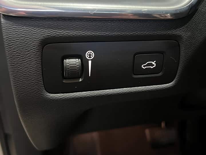 Volvo XC60 2022 B 5 4 WD — фото 14