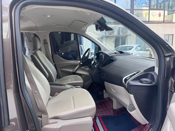 Ford Tourneo — фото 9