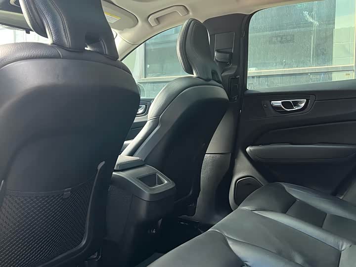 Volvo XC60 2019 T 5 4 WD VI — фото 9