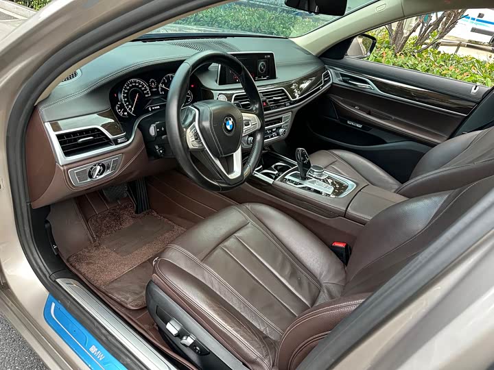 BMW 7 Series 730Li продвинутая — фото 9
