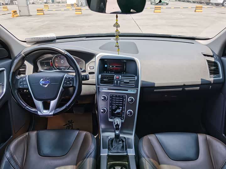 Volvo XC60 2015 T 5 AWD — фото 11