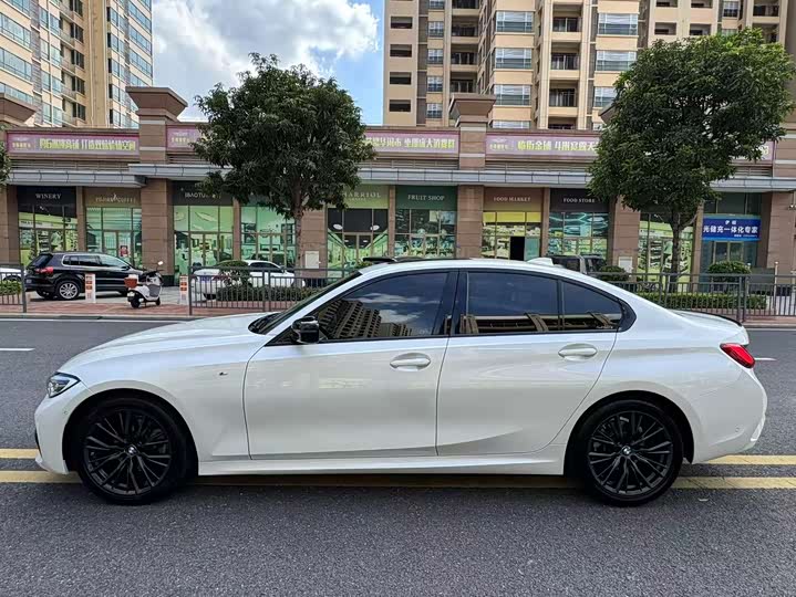 BMW 3-Series 2020 325i M — фото 7