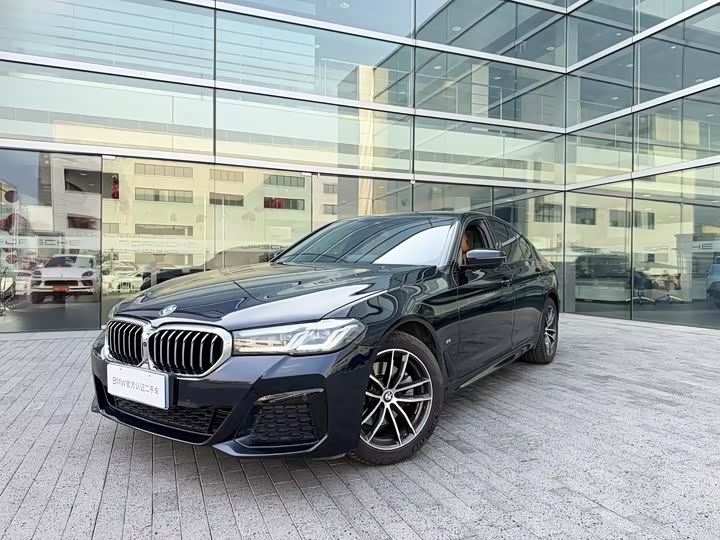 BMW 5-Series 2022 525i M — фото 1