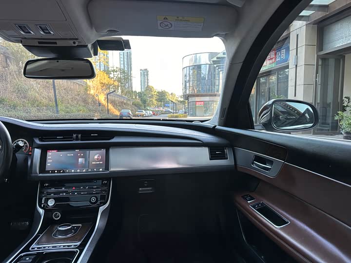 Jaguar XFL 2018 XFL 2.0 T 250 PS — фото 16
