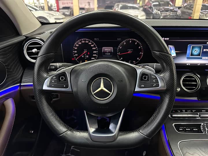 Mercedes-Benz E-Class 2018 E 200 L Sport — фото 10