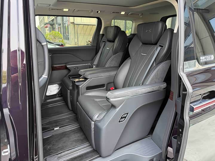 Hongqi HQ9 PHEV 2024 2.0 T 4 WD — фото 8