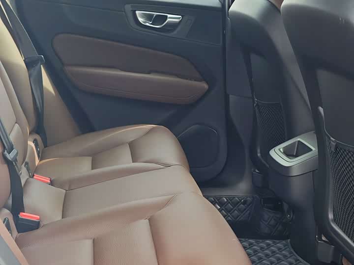 Volvo XC60 2025 B 5 4 WD — фото 11