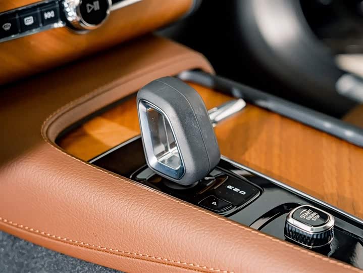 Volvo XC90 2022 B 6 7 — фото 14