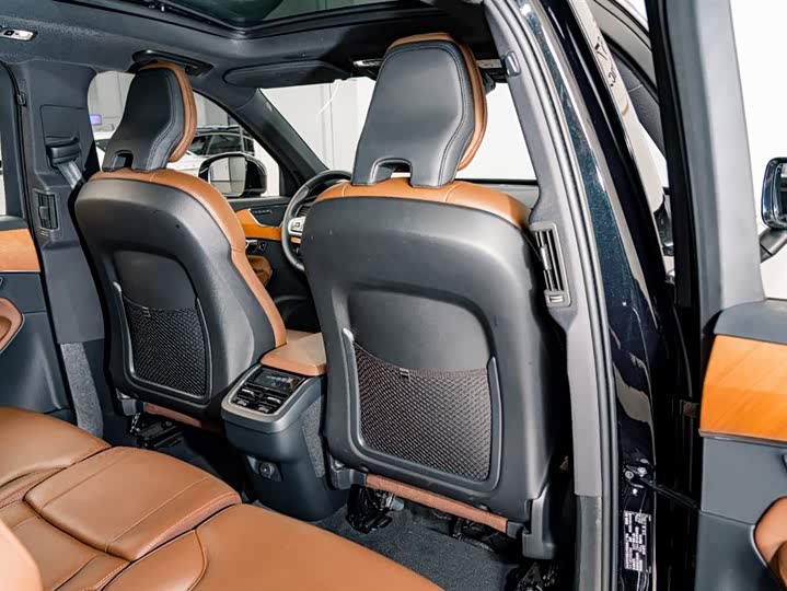 Volvo XC90 2022 B 6 7 — фото 18